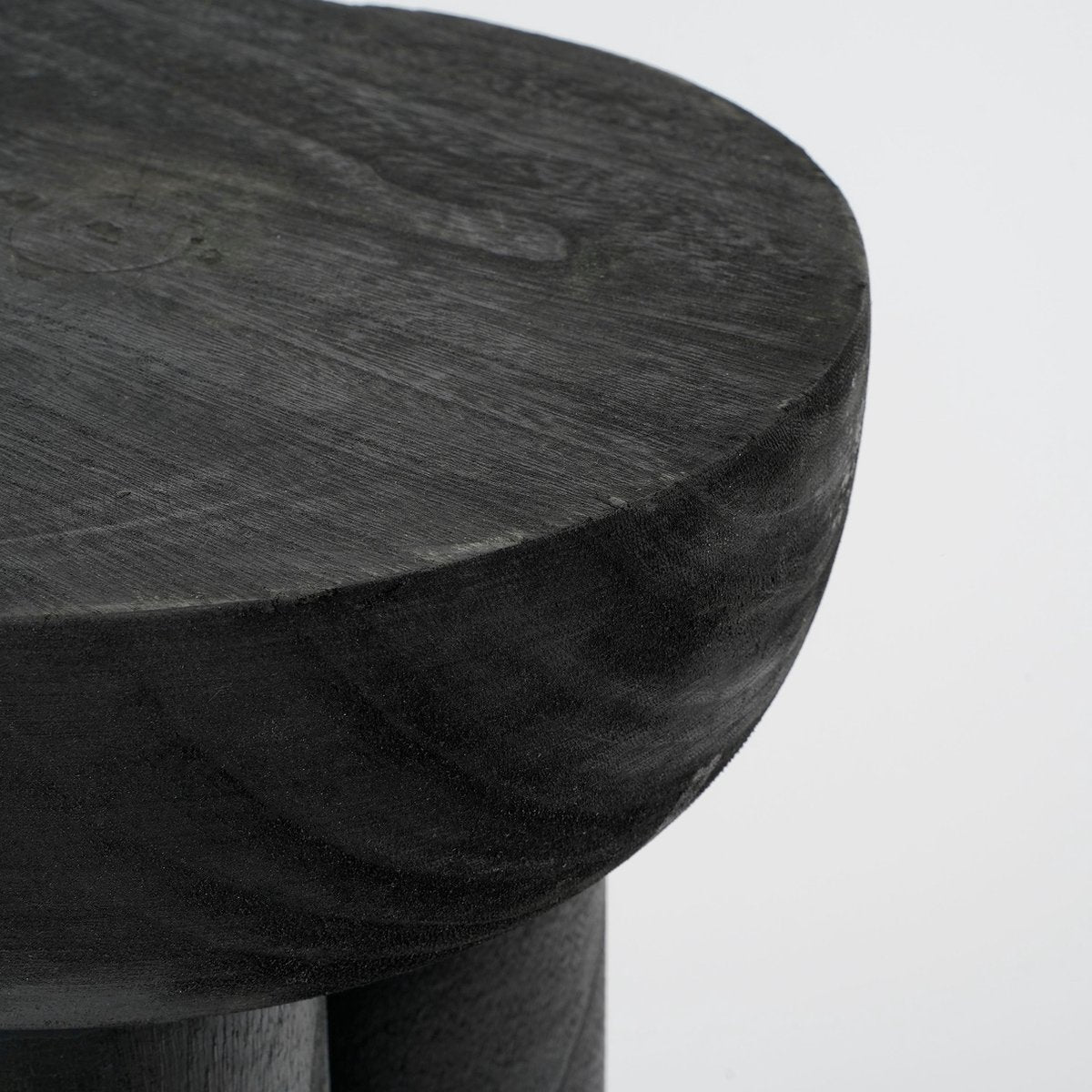 Mica Decorations Latty Bijzettafel – Ø30 x H50 cm – Massief Paulownia Hout – Zwart – Industrieel Design