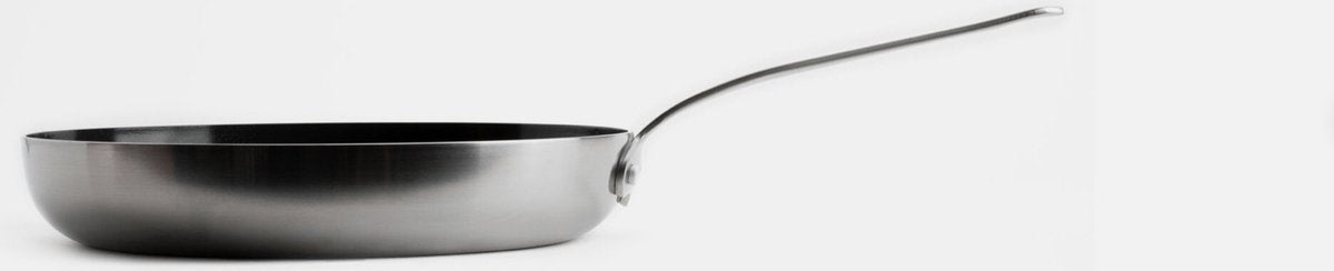 Mauviel 1830 Braadpan 24 cm – RVS/Aluminium – Zwart & Metaalzilver – Geschikt voor inductie en oven