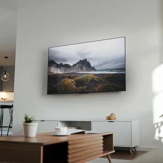 Auronic TV Beugel - TV Muurbeugel - Kantelbaar - 37 tot 82 inch - Tot 60 kg - Zwart