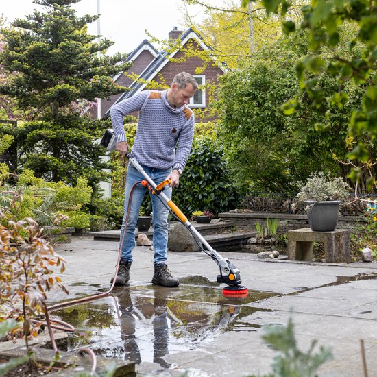 Batavia Accu 18V Twin Brush reinigingsborstel - Incl. 2.0Ah Li-ion Accu / 2.4A Oplader - 100% waterproof incl. tuinslangaansluiting - Flexibele kop -15° en 90° - Gepatenteerde 2-in-1 borstels die in tegengestelde richting draaien - Maxxpack