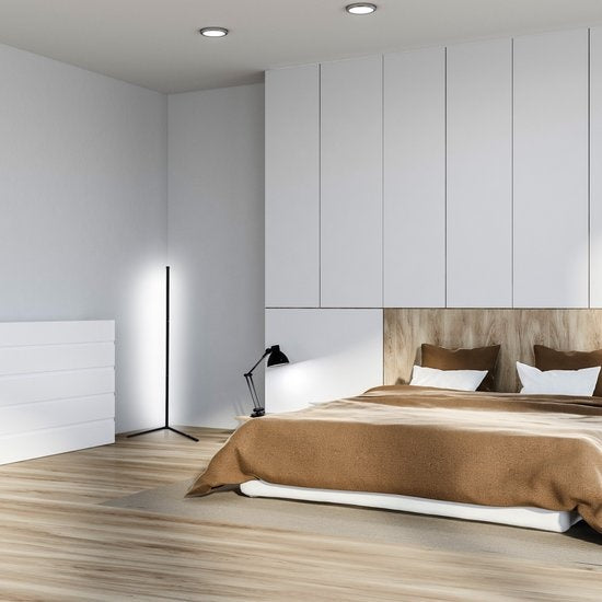 Grundig LED Staande Lamp - Vloerlamp 140cm - Dimbaar RGBW en Wit Licht - Incl. Afstandsbediening en Muziek Sensor