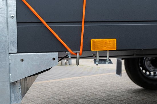 BLACK+DECKER Spanband met Oproller 20 Meter - Incl. Spanband Oproller - Sjorband - Transport Touw - Elastisch Koord - met Reflecterende Delen - Transportbeheer - Nylon/ Kunststof - Oranje/Zwart