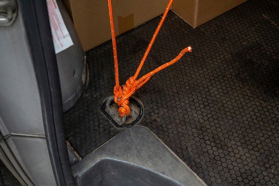 BLACK+DECKER Spanband 15 Meter - Incl. Spanband Oproller - Sjorband - Transport Touw - Elastisch Koord - met Reflecterende Delen - Transportbeheer - Nylon/ Kunststof - Oranje/Zwart