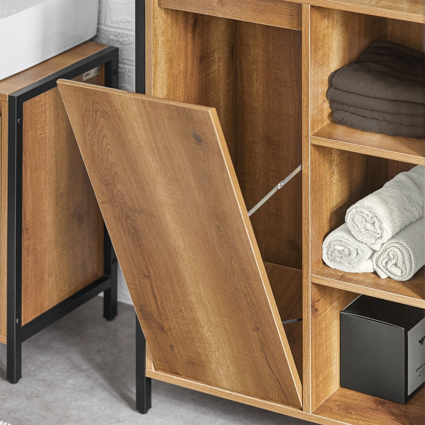 SoBuy Badkamerkast - Kantelbare Wasmand - 3 Compartimenten - 24 x 24 x 60 cm - Houtkleurig