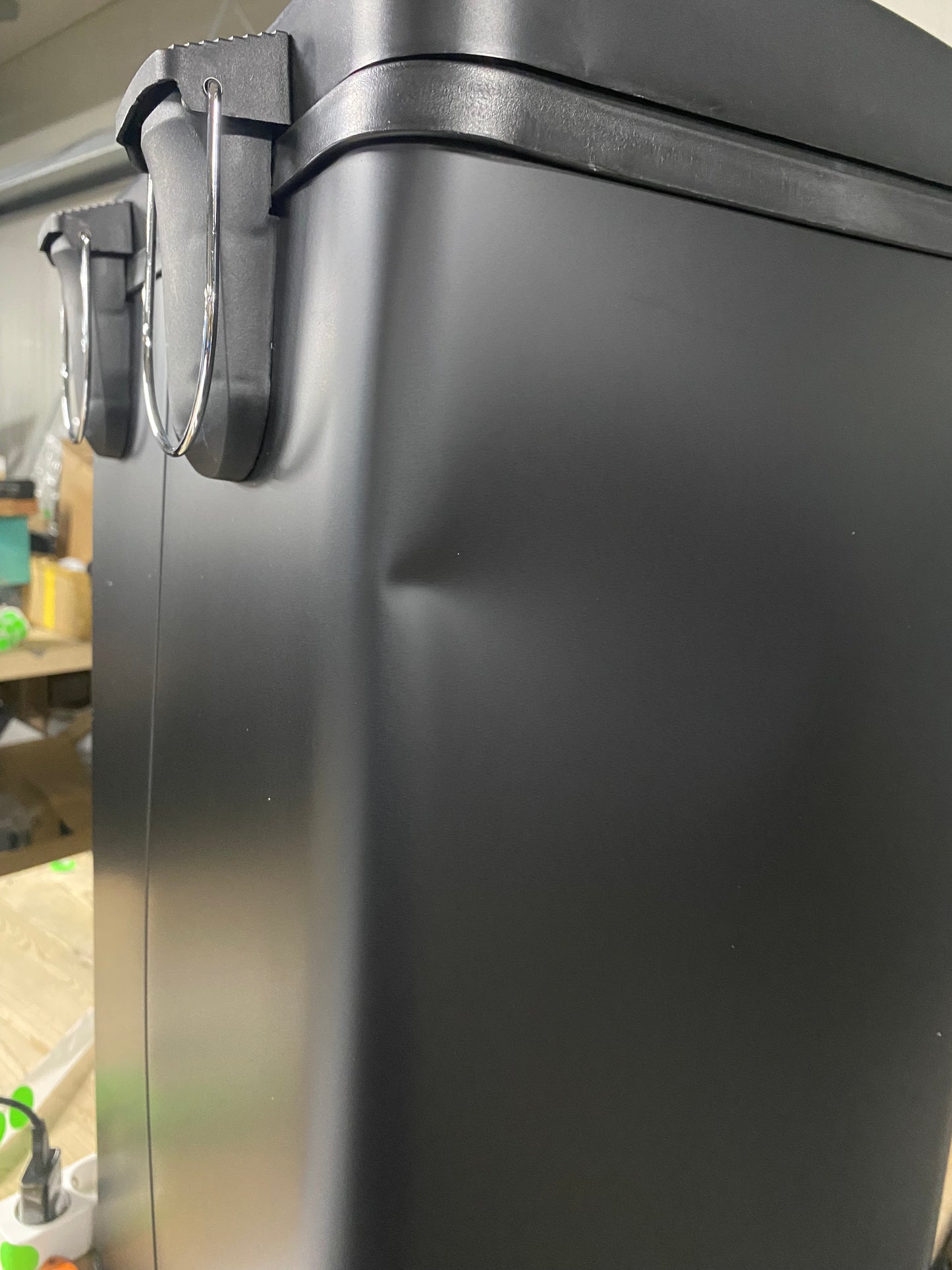 Avalo Prullenbak Afvalscheiding 60 Liter - RVS Zwart - 2 Vakken - Milieubewust, Hygienisch & Vingerafdrukvrij - Pedaalemmer / Vuilnisbak