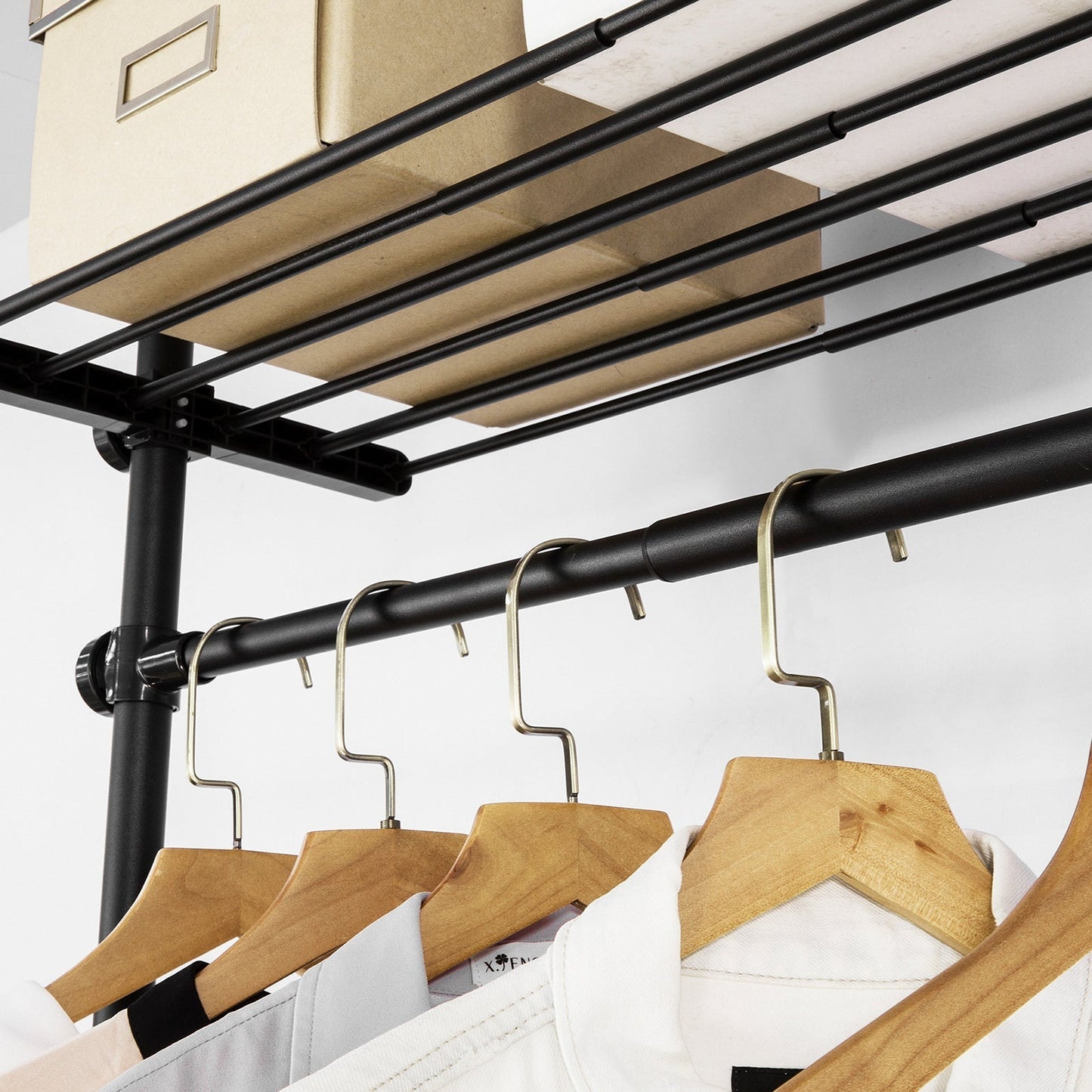 SoBuy Kledingrek - 1 Bar 3 Planken En 1 Vorkkleding - 52-80 x 233-300 cm – Zwart