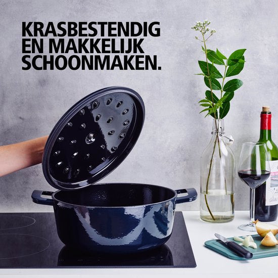 Brabantia The Dutch Oven XL Braadpan / Stoofpan 28cm - Hoge kwaliteit Gietijzer - 100% PFAS Vrij – Dubbele anti-aanbaklaag – RETRO - Inductie geschikt – Night Blue