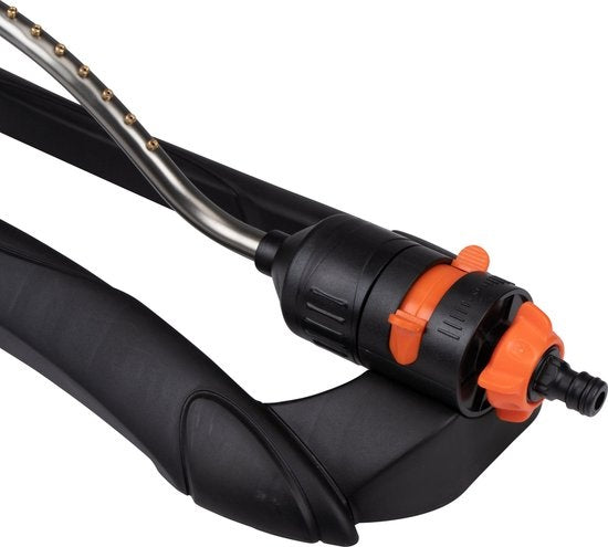BLACK+DECKER Gazonsproeier - 19 Gaten - 58,5 x 19,5 x 10,5 CM - Zwenkende Tuinsproeier - Zwart/ Oranje