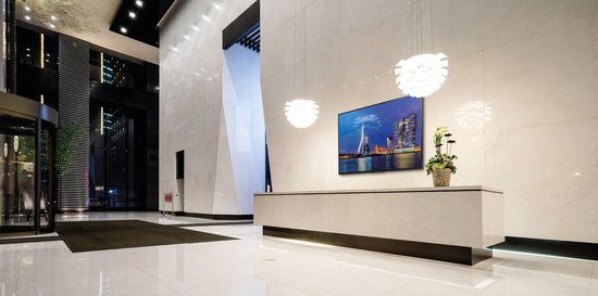 Vogels PFW 4700 Display 55-80 wandbeugel afsluitbaar vlak - Zwart