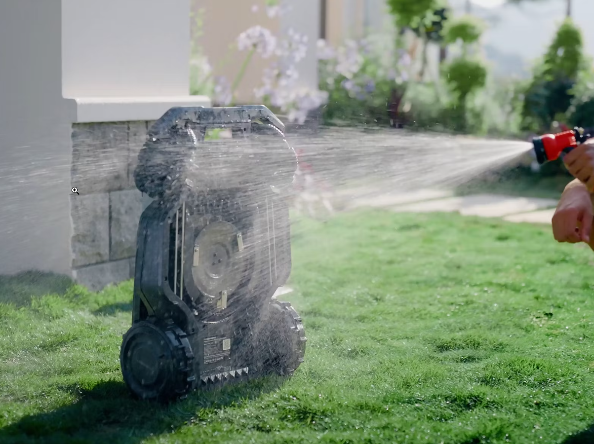 Airseekers Tron 360 - AI Gestuurde Maairobot - Automatisch Opladen - Helling tot 31° - Zilver Met Zwart