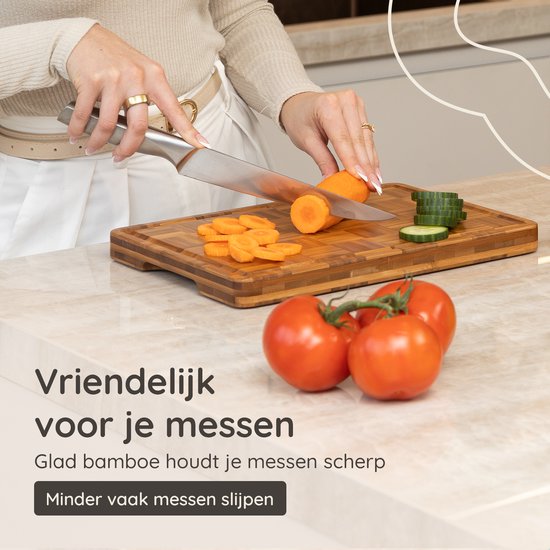 Deleca 3-delige Snijplankenset Bali met Houder - Snijplanken (40x30 | 33x24 | 26x18 cm) - Voor Japandi Keuken - Serveerplank, Kaasplank, Borrelplank, Snijplank en Tapasplank - Gecarboniseerd FSC Bamboe