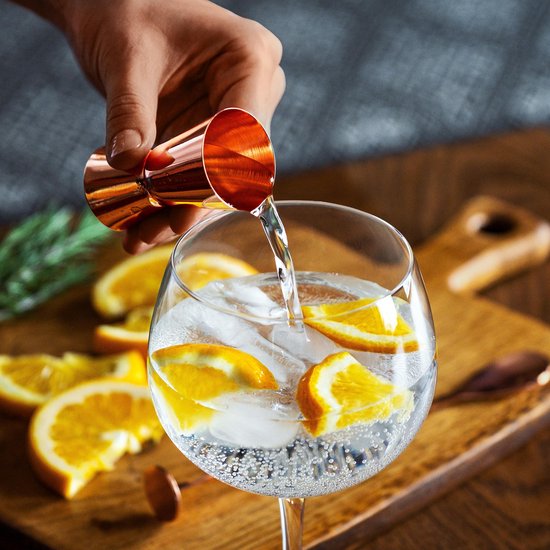 BarDeluxe® Gin Tonic Glazen - 500ml - Gin Tonic Geschenkset - Handgeblazen - Gin Glazen - 2 Stuks - Gin Set - Kristal - Cadeau voor Vrouw - Cadeau voor Man - Inclusief 2 Gin Glazen, Gin Tonic Lepel, Maatbeker, 2 RVS Rietjes & Receptenboekje