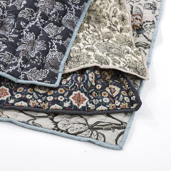 Mica Decorations Deken - Bloemenpatroon - 150 x 130 cm - Zwart