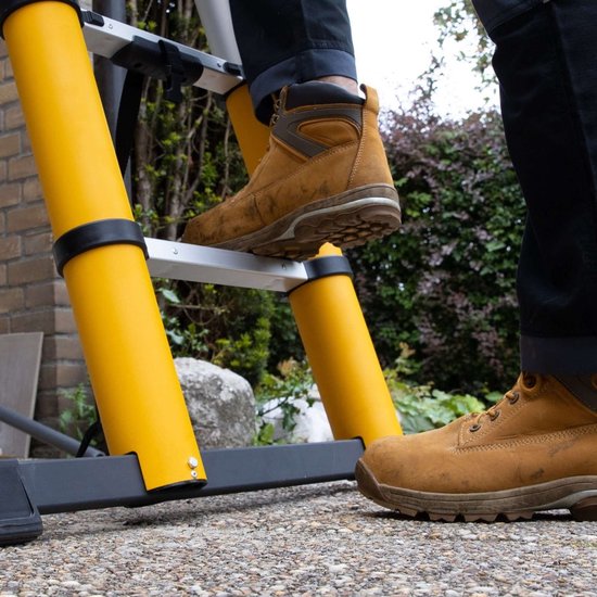 JCB by Batavia Telescoopladder Limited Edition – Voorzien Van Soft-Close Systeem En Hoekindicator En Antislip Sporten – Voor Professionals En Doe-het-zelvers – Zilver Aluminium – 83 – 327 x 83,5 x 8 cm