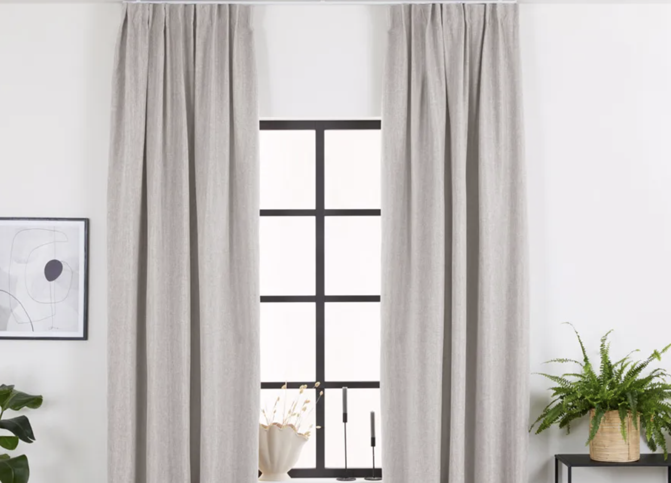 Outspot Luxe Geweven Verduisteringsgordijn met Haken en Ringen - Beige - 150 x 260 cm