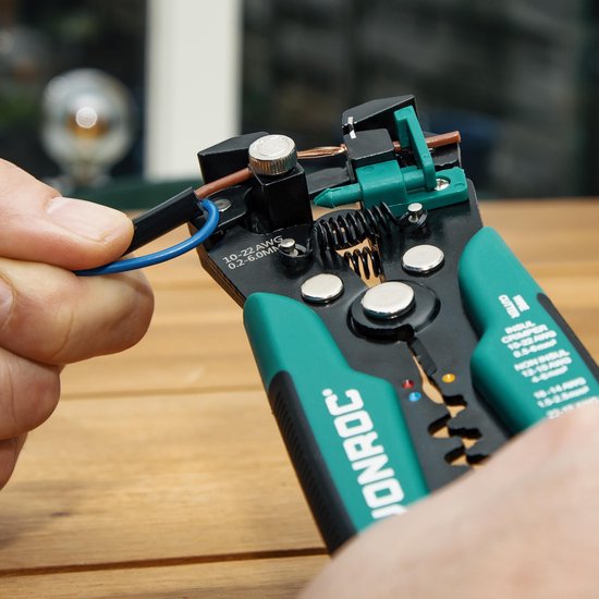 VONROC Professionele automatische striptang - krimp- en isoleertang - Met 270-delig accessoireset