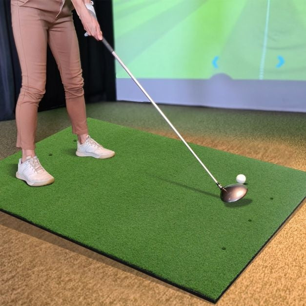 Coast Golf Tee Mat – Inclusief 2 Rubberen Tees & 2 Uitlijnstangen – 6 Tee Posities – 152 x 117 cm – Groen