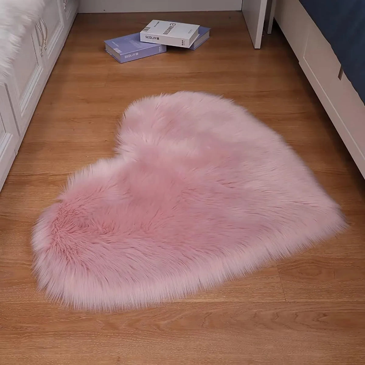 Merkloos Hartvormig Pluche Vloerkleed - Zacht Imitatiewol - Softroze - 90x90 cm Beschrijving