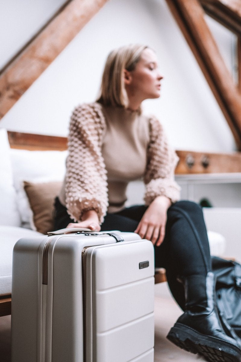 ONYX® - Handbagage koffer 35 L - Stille spinner wielen - Lichtgewicht trolley - Dubbel TSA slot - Praktisch voorvak - 55 cm - Beige