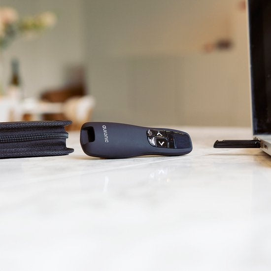 Auronic Presenter - Draadloos - Laser Pointer - Presentatie Klikker - 20 Meter - Incl. Hoes - Zwart