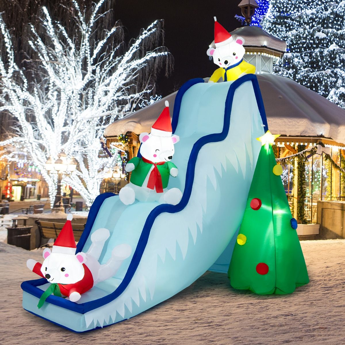 Coast Opblaasbare Kerstglijbaan met IJsberen en Kerstboom – Verlichte Kerstdecoratie met Ventilator – 225 x 120 x 200 cm – Wit
