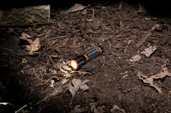 BLACK+DECKER LED Zaklamp 60 Lumen - 1W - AA-Batterij (Excl.) - 65M Bereik - 3 Lichtstanden: Hoog, Laag, Pulserend - Zwart/Oranje