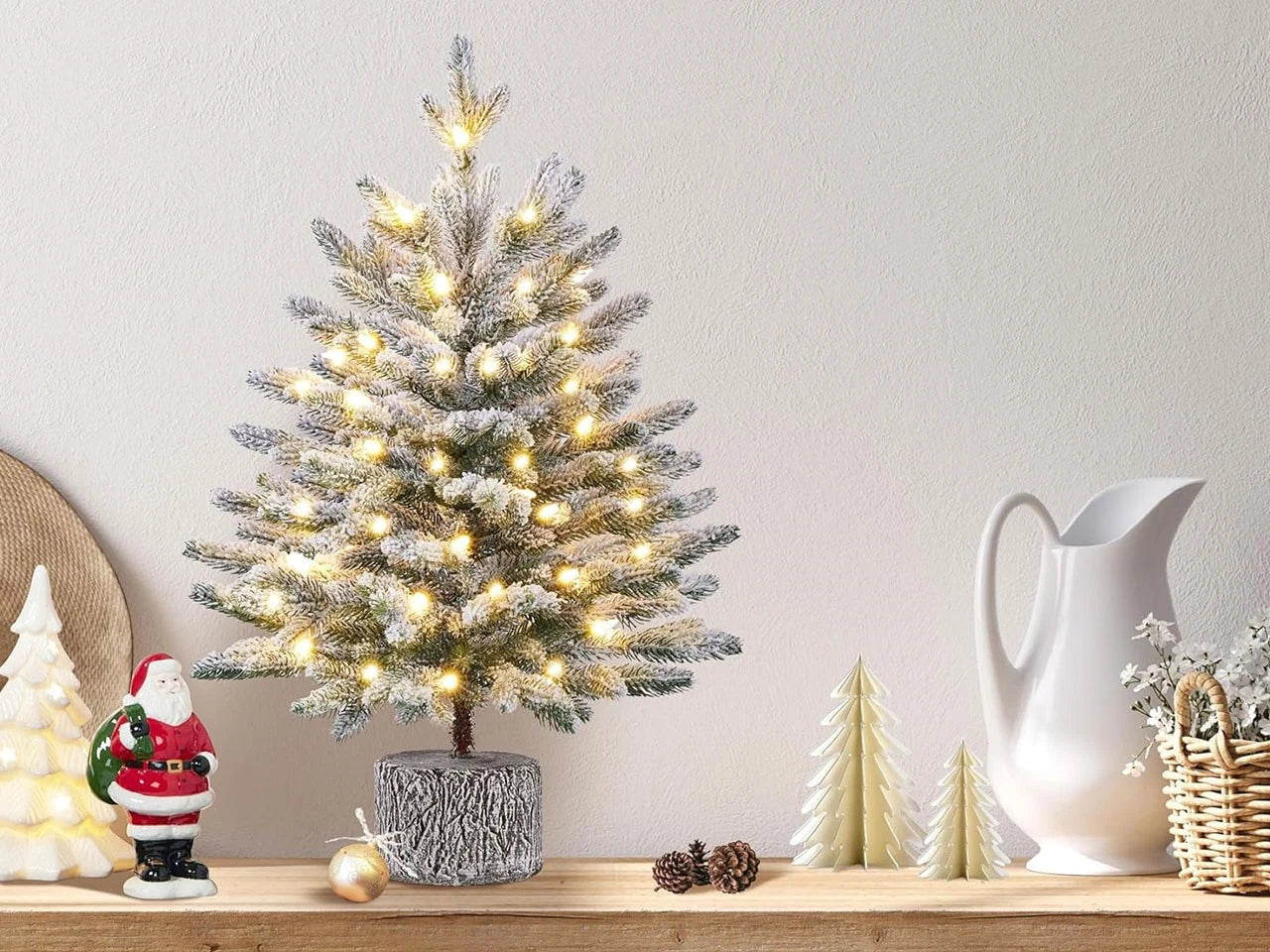 Yaheetech Mini Kunstkerstboom Met Sneeuw – Φ45 x 61 cm – Voorzien Van Warmwitte LED-Verlichting En Metalen Standaard En Vormontage – Voor Tafel En Vensterbank – Groen PVC En Metaal