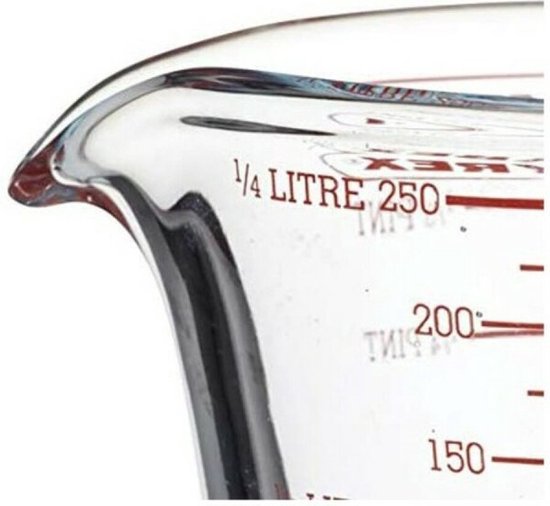 Maatbeker, 0,25 liter - transparant glas met rode letters  20.40x17.50x11.80cm - In milimeters