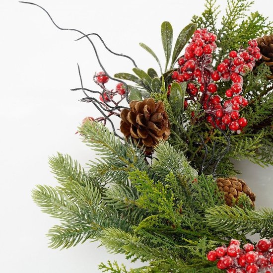 Mica Decorations Randell Kerstkrans - Kerstversiering met besneeuwd effect - Deurkrans eenvoudig op te hangen - Decoratie met besjes en dennenappels - Ø50 cm - Rood
