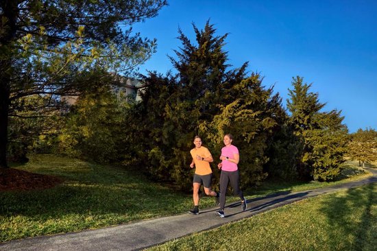 Garmin Forerunner 55 - Sporthorloge met GPS Tracker - Geschikt voor Hardlopen - 42mm - Zwart