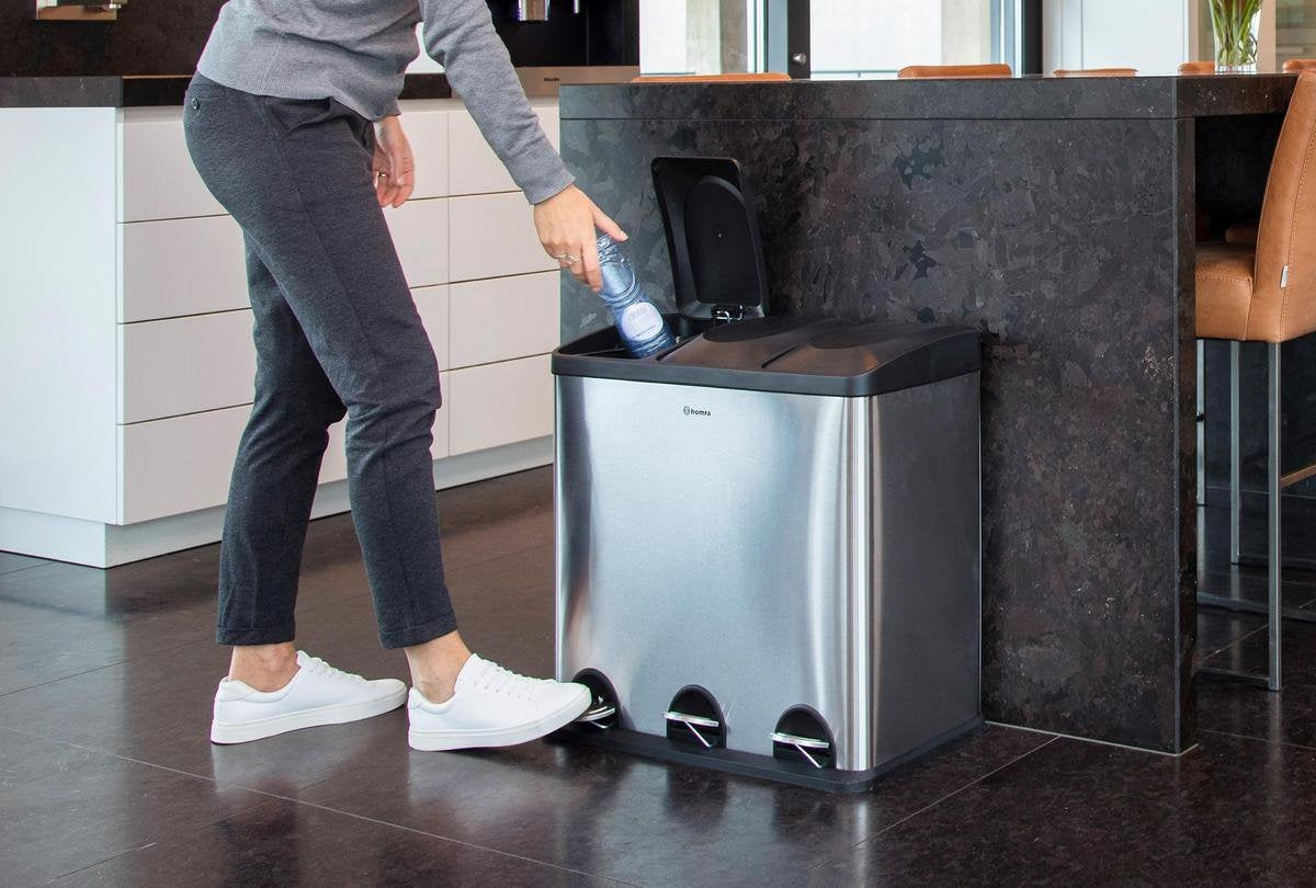Homra Maxer Pedaalemmer 60 Liter - RVS Prullenbak 3 vakken - Trio Prullenbak 3 X 20 Liter - Prullenbak Afvalscheiding - Vuilnisbak voor huishouden en kantoor - Recycle Vuilbak keuken Afvalemmer Zilver - Afvalscheidingsprullenbakken