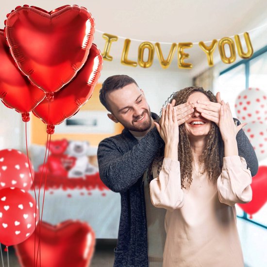 Feestio Valentijn decoratie set - Versiering - Slinger - Incl. 1000 Rozenblaadjes - Cadeautje voor mama / haar
