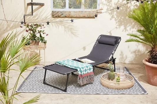 909 OUTDOOR Opvouwbare Ligstoel - Ligbed met Kussen & Verstelbare Rugleuning - Zwarte Tuinstoel voor Tuin en Terras - Relaxstoel tot max. 110 kg - 189 x 59 x 30 cm