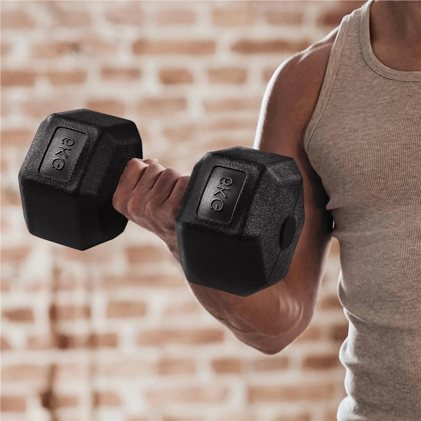 Yaheetech Halterset 2 Stuks – 12 kg – Voorzien Van Zeshoekig Anti-Rol Ontwerp En Vloerbeschermende Kunststof Coating En Ergonomische Handgreep – Voor Krachttraining En Cardio – Zwart Beton En Metaal – 31 x 15,5 x 14 cm