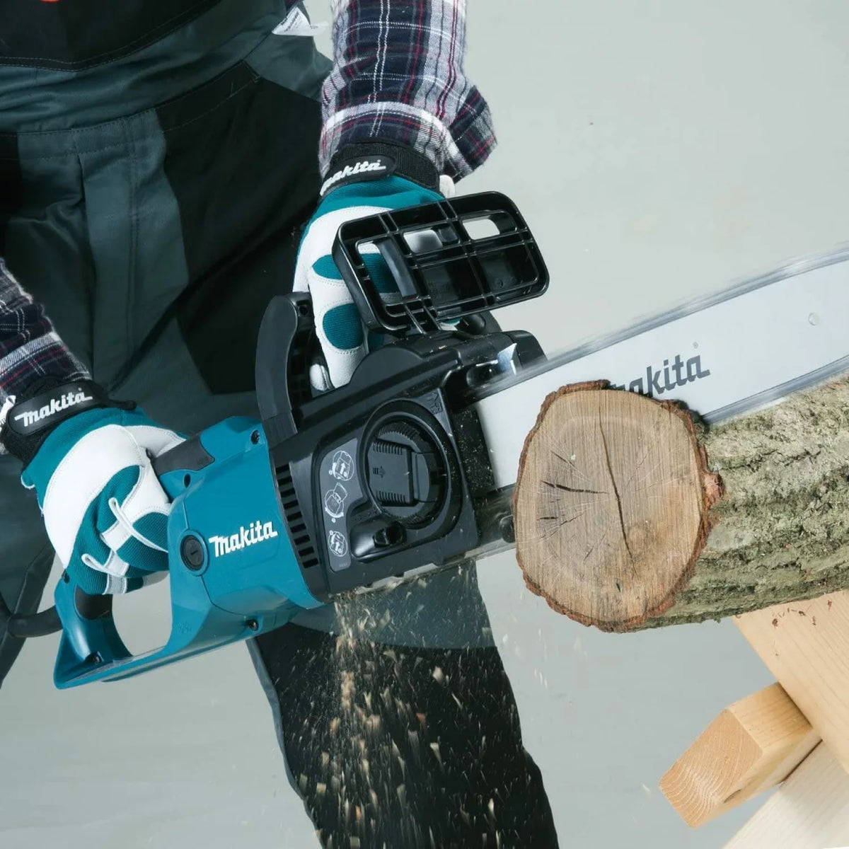 Makita Elektrische Kettingzaag UC4051A - 2000W - Zwaardlengte 40 cm