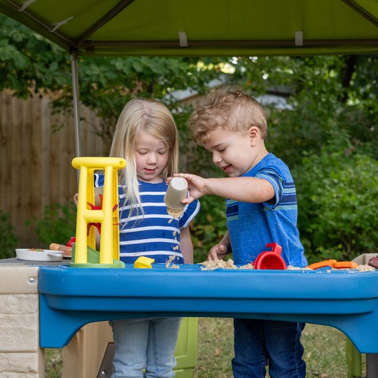 Step2 All Around Playtime Patio with Canopy Speelhuis - Patio van kunststof - Geschikt voor kinderen in Rolstoel en Mindervaliden - Met Speelkeuken & accessoires - Zand en water speelgoed