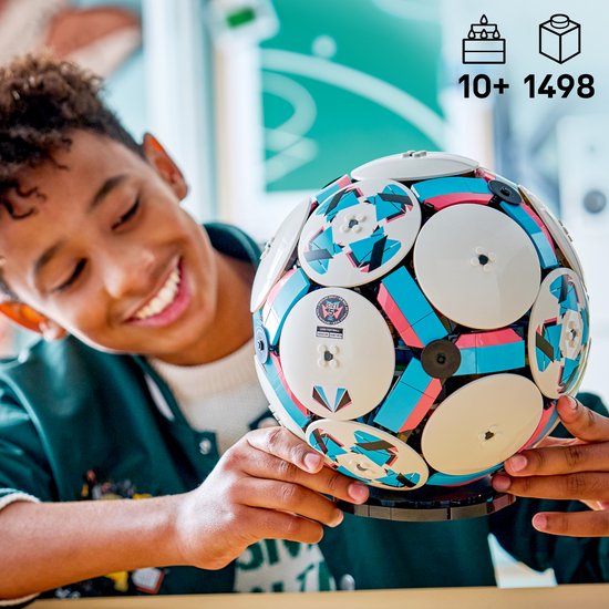 LEGO Editions Voetbal - 3D-display bouwpakket met mini-stadion - Verjaardagscadeau voor jongens, meisjes en voetbalfans vanaf 10 jaar - 43019