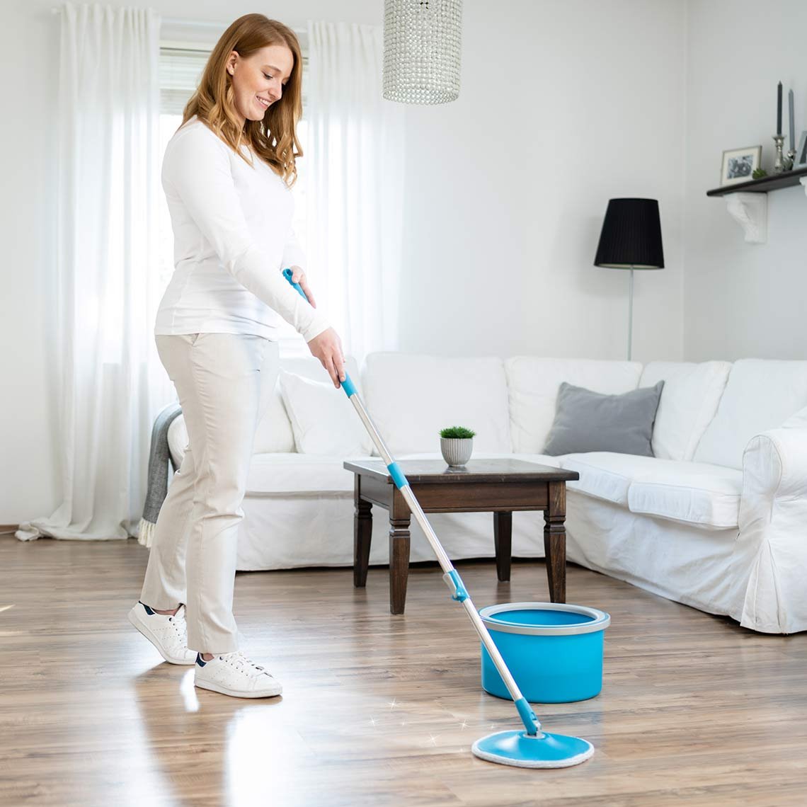 Livington Clean Water Spin Mop - Altijd Schoon Water - Inclusief Reinigingsmiddel en Pads - Voor Alle Vloertypes