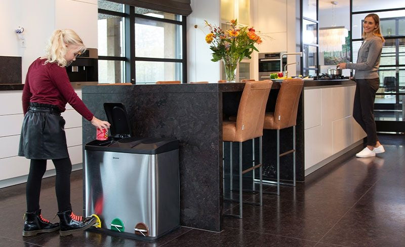 Homra Stephs Prullenbak Afvalscheiding 45 Liter - RVS Prullenbak 3 vakken - Trio Prullenbak 3 X 15 Liter - Pedaalemmer - Vuilnisbak voor huishouden en kantoor - Recycle Vuilbak keuken Afvalemmer - Afvalscheidingsprullenbakken