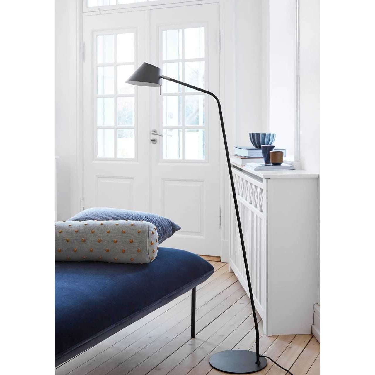 frandsen Office vloerlamp - 140 cm - zwart – slank & tijdloos ontwerp