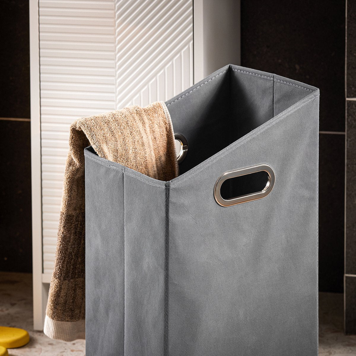 SoBuy Linnenkast - BZR154-W - Badkameronderkast - 1 uitneembaar wasmand - Wit