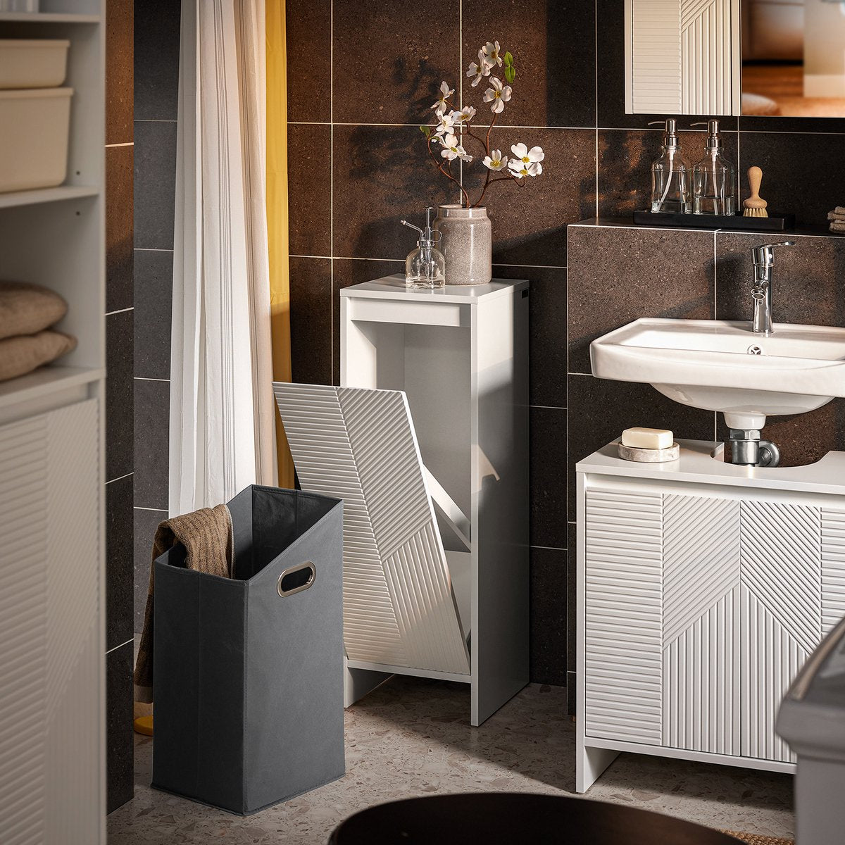 SoBuy Linnenkast - BZR154-W - Badkameronderkast - 1 uitneembaar wasmand - Wit