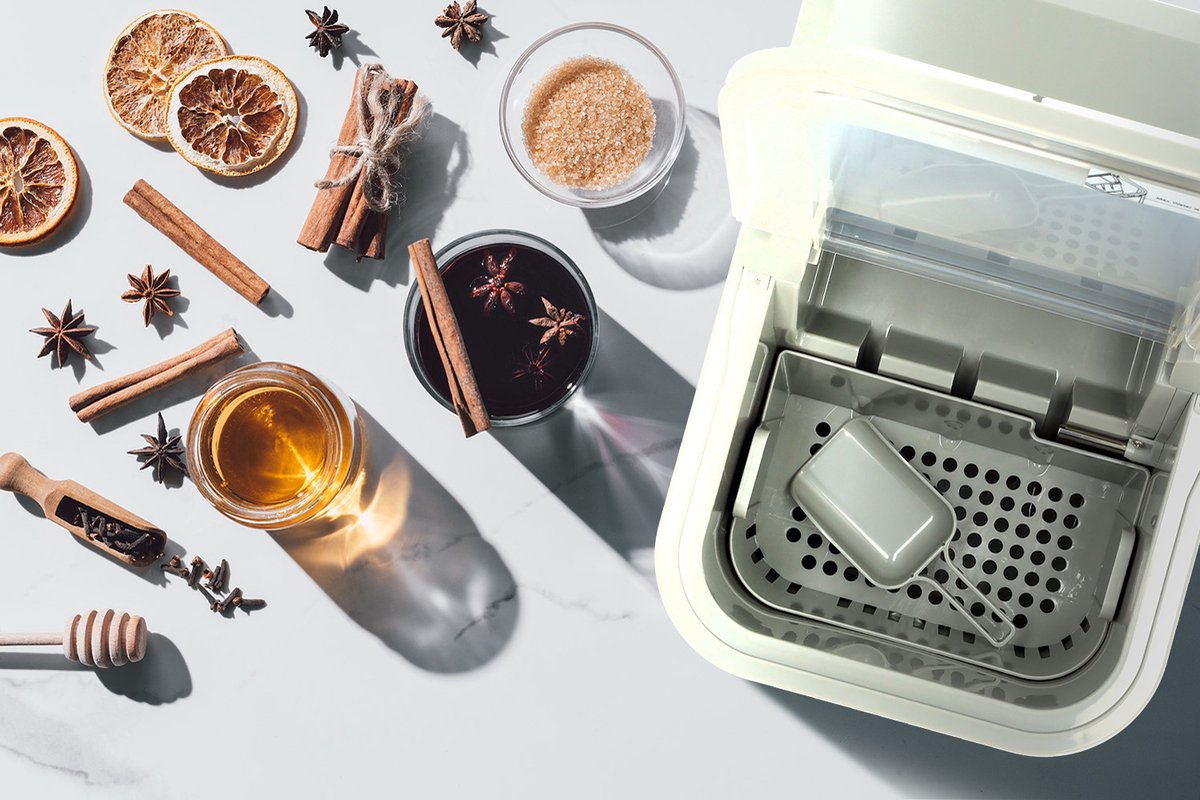 TZS First Austria 5104 IJsblokjesmachine - IJsblokjesmaker incl. schep en lekbak - 2.2L - Wit
