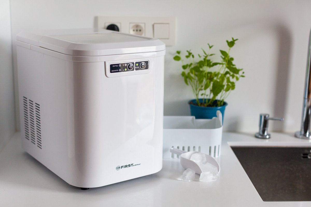 TZS First Austria 5104 IJsblokjesmachine - IJsblokjesmaker incl. schep en lekbak - 2.2L - Wit