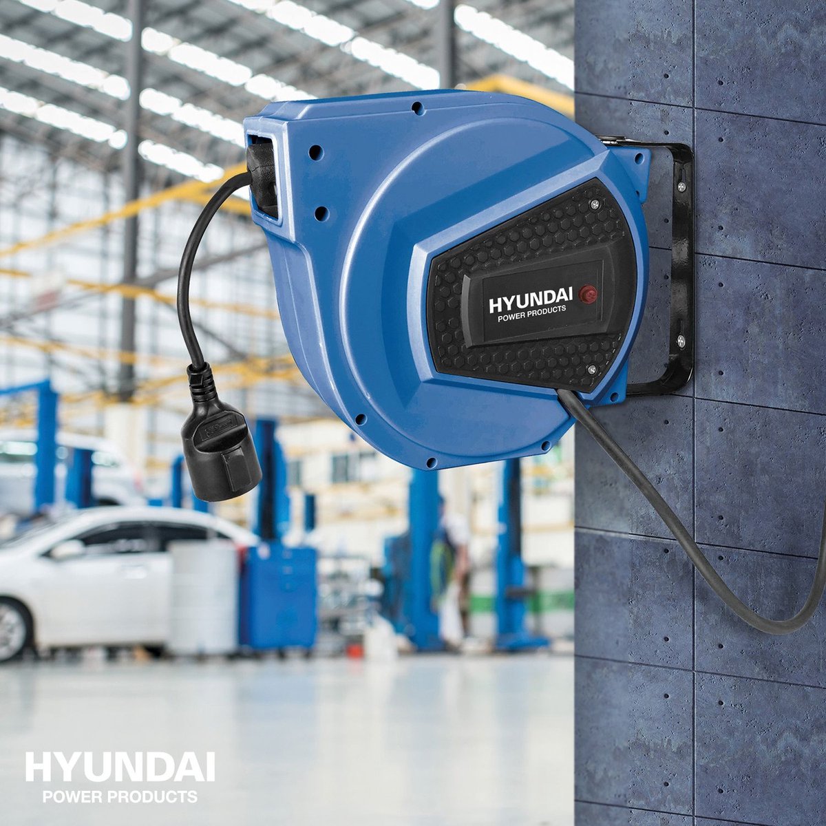 Hyundai wandkabelhaspel 15 m 3x1,5 mm² automatisch oprolbaar blauw – zwenkbare wandhouder – 3200 W