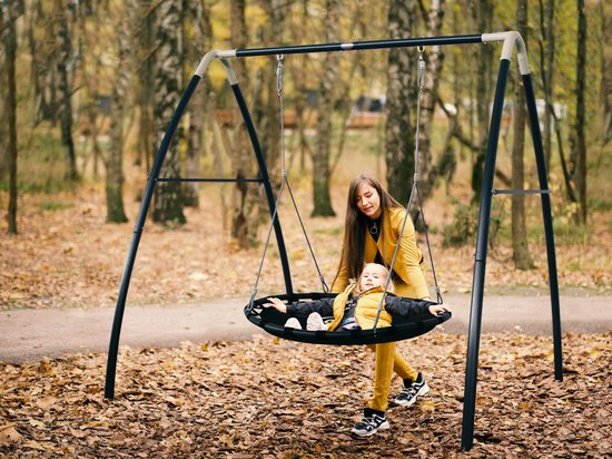 AXI Metalen Nestschommel in Antraciet/Créme - Vrijstaande Schommelset met frame en Nest Schommel Ø120cm - Schommelset voor kinderen