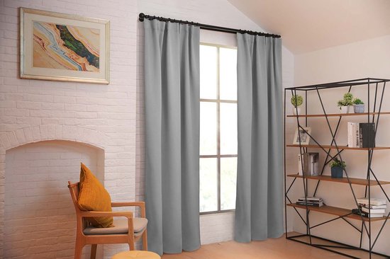 Larson - Luxe effen blackout gordijn - met haken - 1.5m x 2.5m - Lichtgrijs