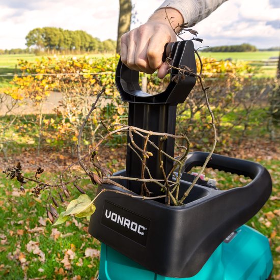 VONROC Stille Hakselaar/Shredder 2800W – Voor takken tot Ø45mm – Incl. 60L opvangbak & duwstok