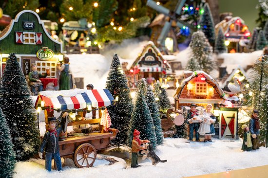 Luville Kerstdorp Miniatuur Bristle Bomen Set van 21 Stuks - Kerstversiering voor Binnen - Kerst Decoratie voor Kerstdorp - Diverse Hoogtes tot H22 x Ø8 cm - Groen
