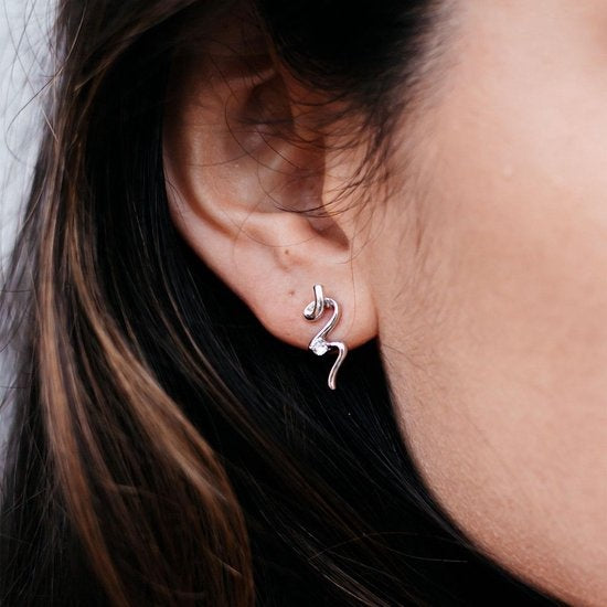 Yolora Dames Oorbellen met Kalpa Camaka Kristallen - Zilver kleurig - 18K Witgoud Verguld - Oorknoppen